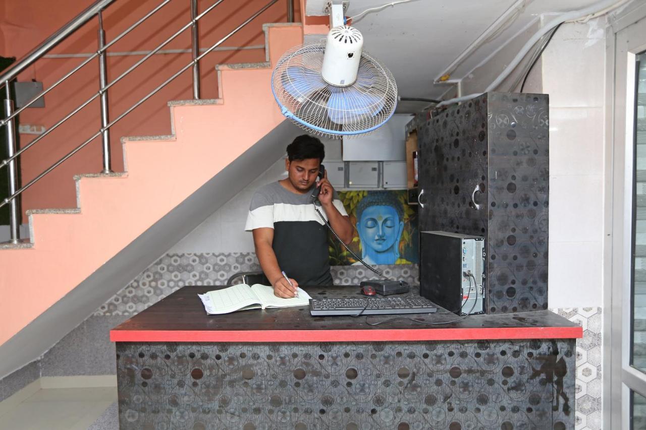 Oyo 22221 Yadav Hotel Bhiwadi Zewnętrze zdjęcie