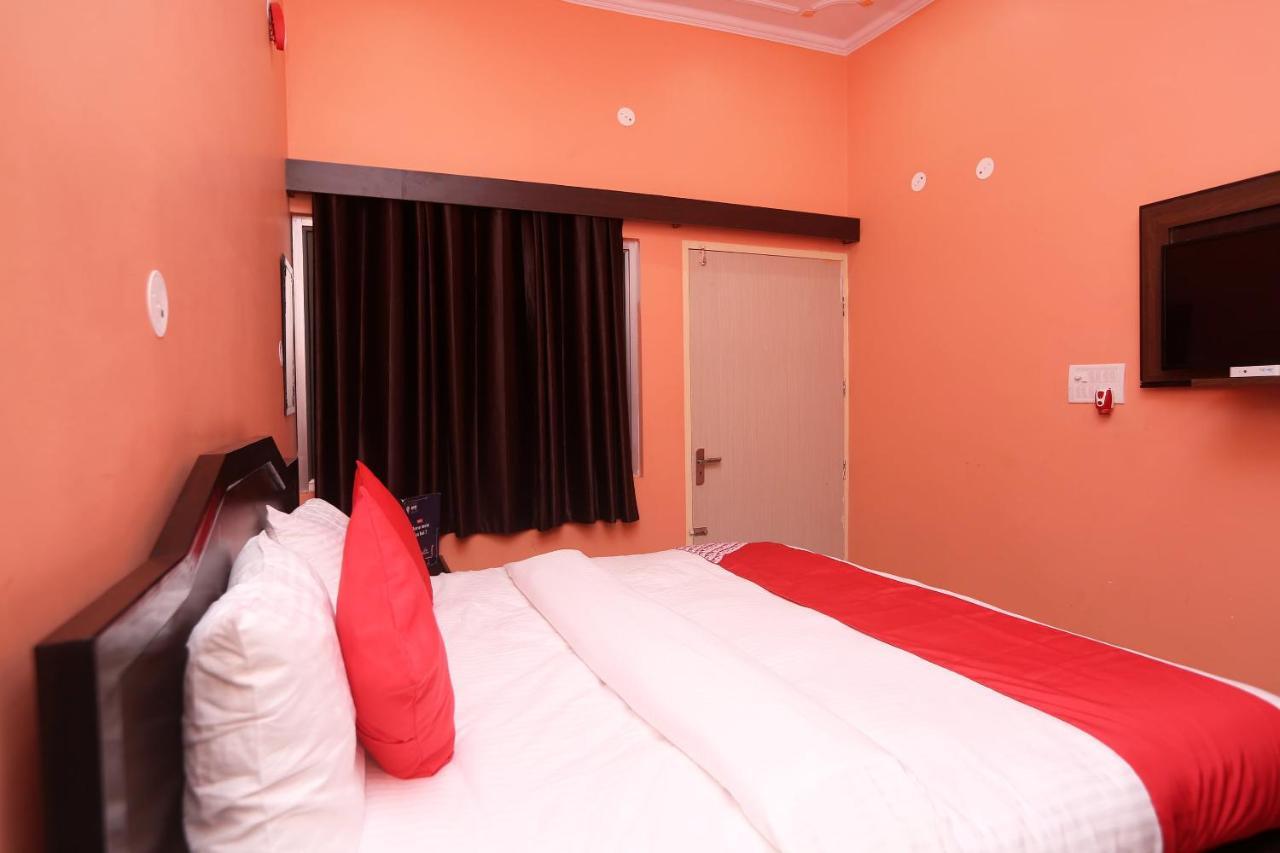 Oyo 22221 Yadav Hotel Bhiwadi Zewnętrze zdjęcie